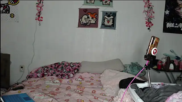 Cupcakecutie449 online show from April 10, 2026, 6:42 am