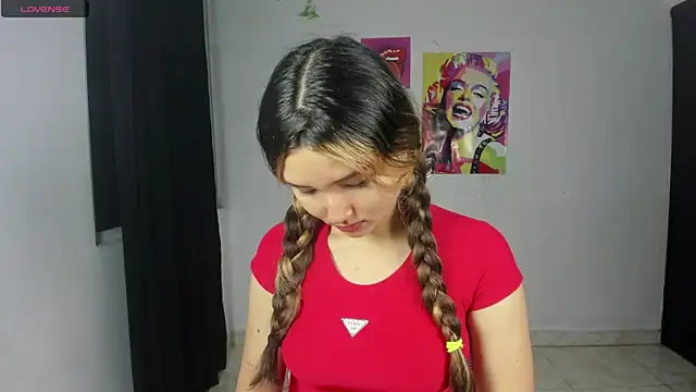 Alice bloom  online show from November 26, 2025, 4:01 am