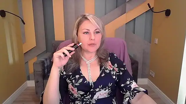 Candy Long online show from November 6, 2025, 6:39 am