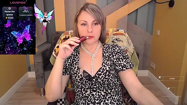 Candy Long online show from October 20, 2025, 5:31 am