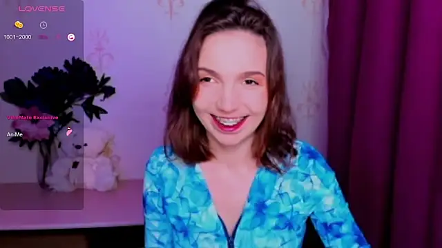 Snapshot of KindHazelHere_ chatting on June 4, 2026, 6:23 pm KindHazelHere online show from June 4, 2026, 6:23 pm