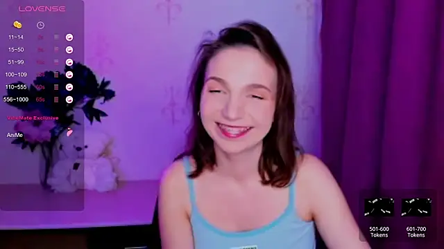 Snapshot of KindHazelHere_ chatting on June 8, 2026, 1:44 pm KindHazelHere online show from June 8, 2026, 1:44 pm