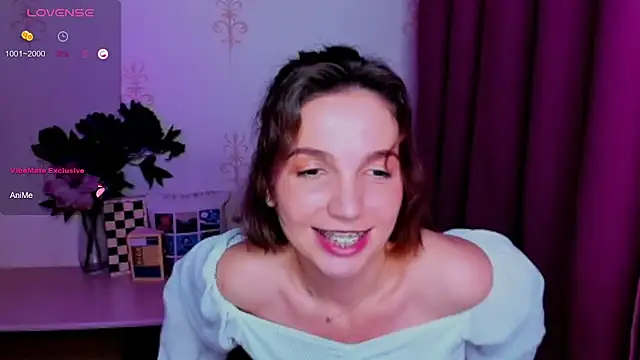 Snapshot of KindHazelHere_ chatting on July 28, 2026, 5:34 pm KindHazelHere online show from July 28, 2026, 5:34 pm