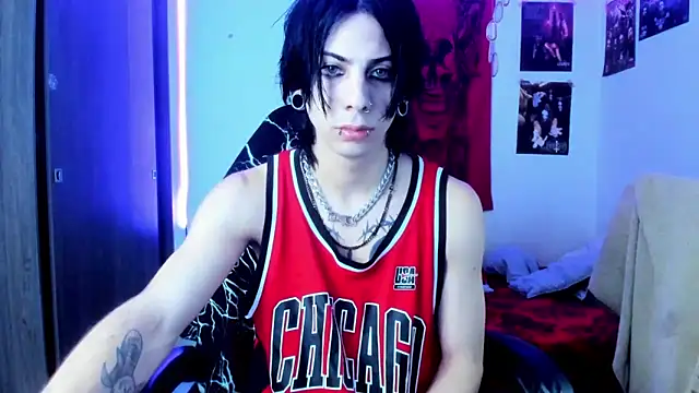 Snapshot of dussk_ chatting on February 19, 2025, 6:00 am dussk online show from February 19, 2025, 6:00 am