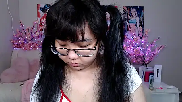 Snapshot of Moertomlly chatting on May 5, 2026, 4:15 am Moertomlly online show from May 5, 2026, 4:15 am
