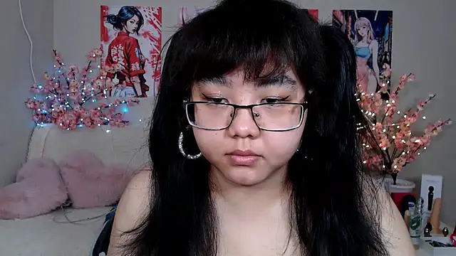 Snapshot of Moertomlly chatting on April 27, 2026, 3:48 am Moertomlly online show from April 27, 2026, 3:48 am