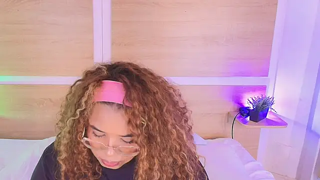 Snapshot of _nickypurple_ chatting on February 23, 2026, 7:03 pm nickypurple online show from February 23, 2026, 7:03 pm