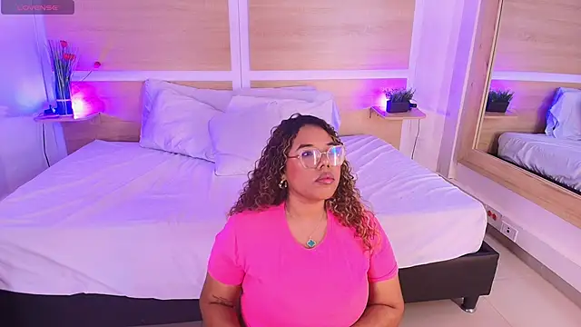 Snapshot of _nickypurple_ chatting on November 18, 2025, 7:17 pm nickypurple online show from November 18, 2025, 7:17 pm