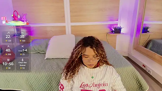 Snapshot of _nickypurple_ chatting on October 9, 2025, 7:14 pm nickypurple online show from October 9, 2025, 7:14 pm