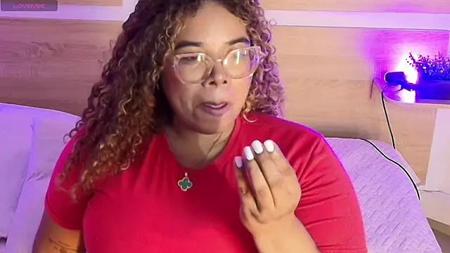 Snapshot of _nickypurple_ chatting on October 17, 2025, 7:04 pm nickypurple online show from October 17, 2025, 7:04 pm