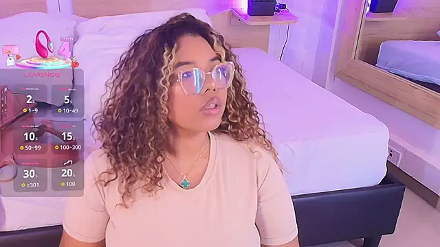 Snapshot of _nickypurple_ chatting on November 17, 2025, 6:23 pm nickypurple online show from November 17, 2025, 6:23 pm