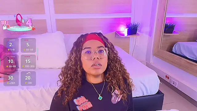 Snapshot of _nickypurple_ chatting on November 25, 2025, 7:14 pm nickypurple online show from November 25, 2025, 7:14 pm