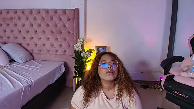 Snapshot of _nickypurple_ chatting on February 21, 2026, 1:35 pm nickypurple online show from February 21, 2026, 1:35 pm