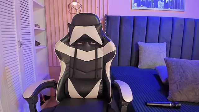 Snapshot of ashlye_miller_ chatting on November 15, 2025, 4:16 am ashlye miller online show from November 15, 2025, 4:16 am