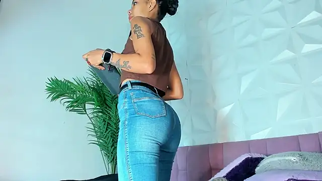 Snapshot of Hellen_Sky chatting on October 23, 2025, 7:23 pm Hellen Sky online show from October 23, 2025, 7:23 pm