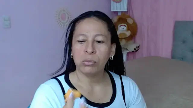 Snapshot of mature_martina chatting on October 13, 2025, 7:48 pm mature martina online show from October 13, 2025, 7:48 pm