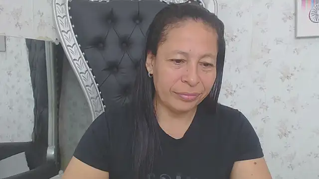 Snapshot of mature_martina chatting on November 29, 2025, 11:43 am mature martina online show from November 29, 2025, 11:43 am