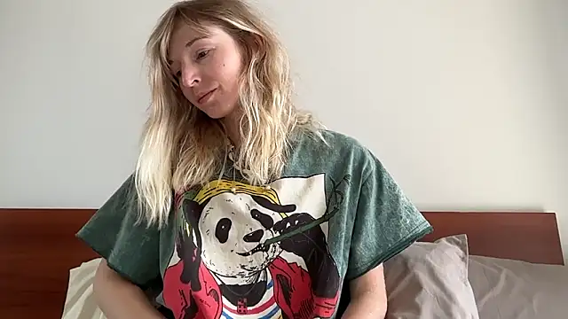 ivankai  online show from March 4, 2026, 3:14 am