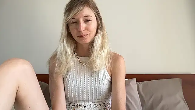 ivankai  online show from March 18, 2026, 3:31 am