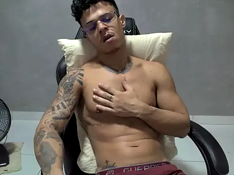 Snapshot of Gust027 chatting on April 13, 2026, 2:26 am Gust027 online show from April 13, 2026, 2:26 am