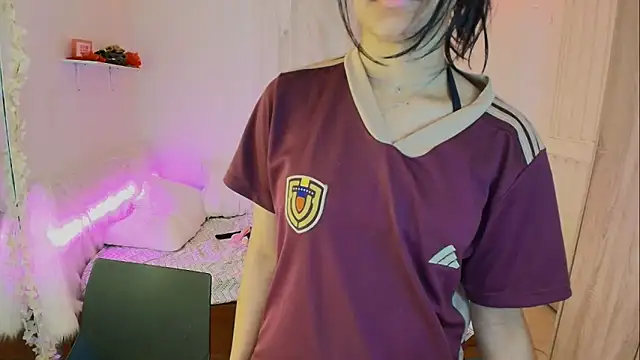 Nanami 19 online show from December 5, 2025, 9:01 pm