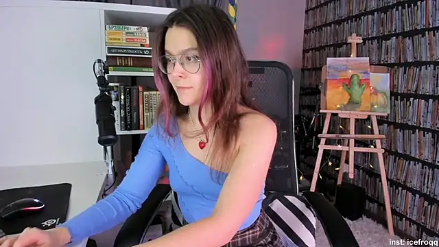 Snapshot of icefroqq chatting on January 31, 2025, 6:36 pm icefroqq online show from January 31, 2025, 6:36 pm