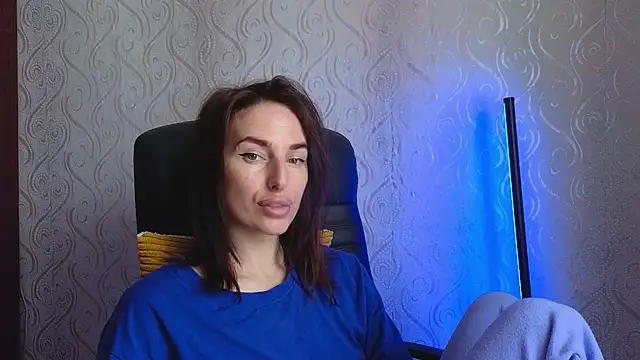 Snapshot of xx_adrihanna_xx chatting on June 1, 2026, 6:13 am xx adrihanna xx online show from June 1, 2026, 6:13 am