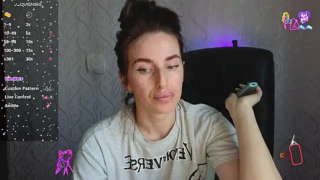 Snapshot of xx_adrihanna_xx chatting on June 3, 2026, 4:33 pm xx adrihanna xx online show from June 3, 2026, 4:33 pm