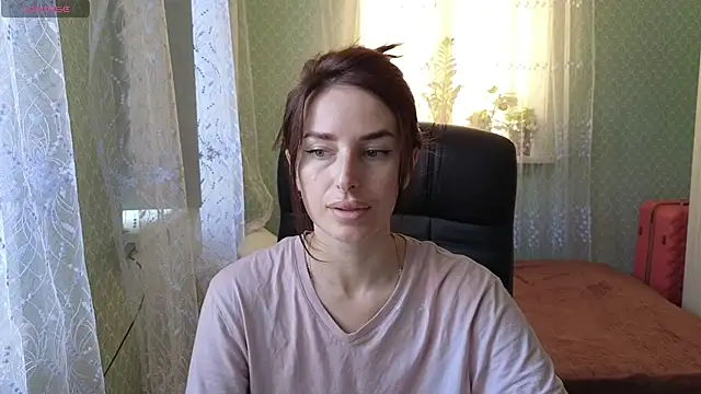 Snapshot of xx_adrihanna_xx chatting on August 3, 2026, 5:37 am xx adrihanna xx online show from August 3, 2026, 5:37 am