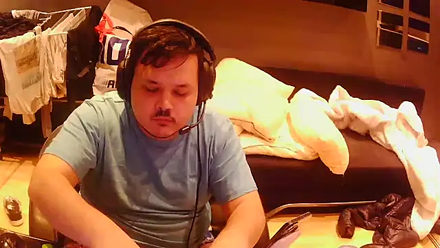 Bebemickey75 online show from November 30, 2025, 12:22 am