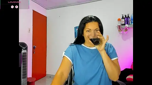 Snapshot of Angelblue_ chatting on July 1, 2026, 11:16 pm Angelblue online show from July 1, 2026, 11:16 pm