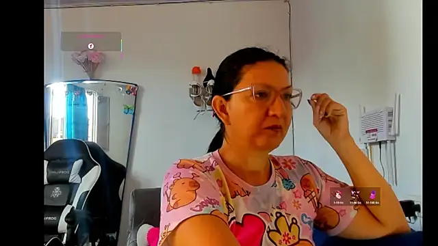 Snapshot of Angelblue_ chatting on June 25, 2026, 2:22 pm Angelblue online show from June 25, 2026, 2:22 pm