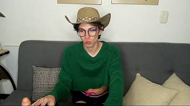 Snapshot of Norehg chatting on October 8, 2025, 9:00 am Norehg online show from October 8, 2025, 9:00 am