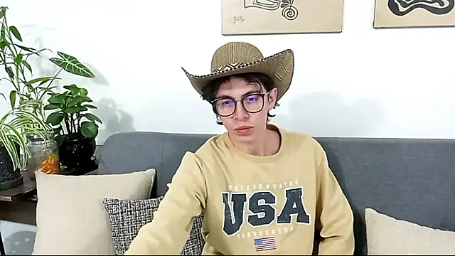 Snapshot of Norehg chatting on October 15, 2025, 10:01 am Norehg online show from October 15, 2025, 10:01 am