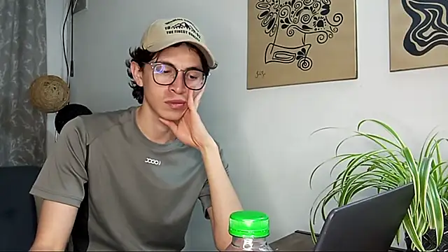 Snapshot of Norehg chatting on October 22, 2025, 11:58 pm Norehg online show from October 22, 2025, 11:58 pm