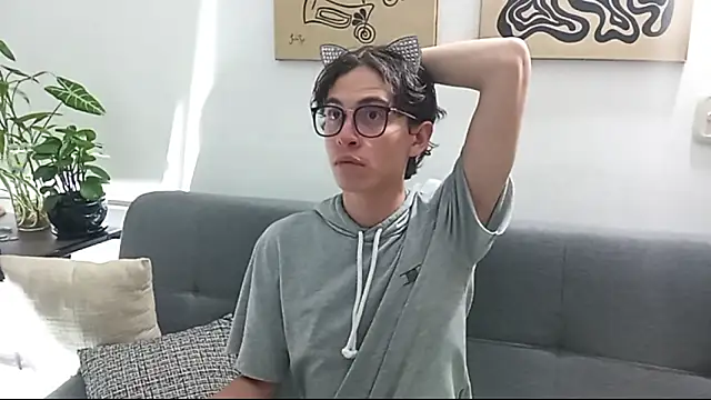 Snapshot of Norehg chatting on October 14, 2025, 8:15 am Norehg online show from October 14, 2025, 8:15 am