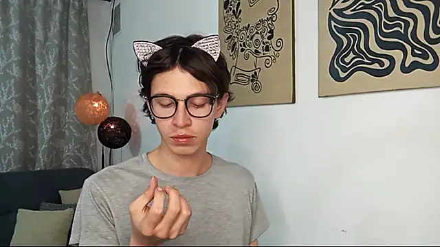 Snapshot of Norehg chatting on October 19, 2025, 12:24 am Norehg online show from October 19, 2025, 12:24 am