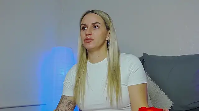 Snapshot of SofiJames chatting on October 19, 2025, 7:00 am SofiJames online show from October 19, 2025, 7:00 am