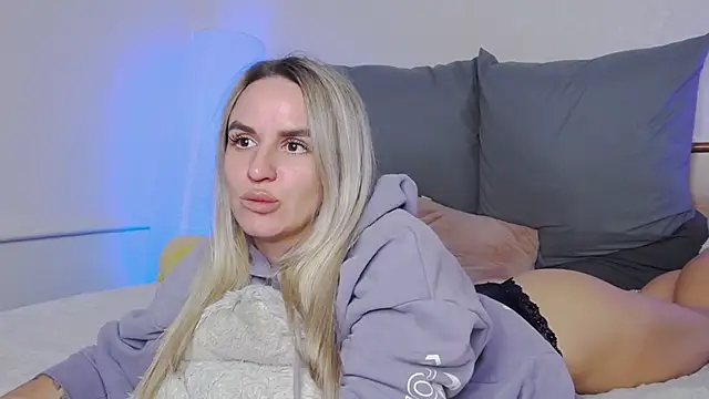 Snapshot of SofiJames chatting on November 25, 2025, 6:25 am SofiJames online show from November 25, 2025, 6:25 am