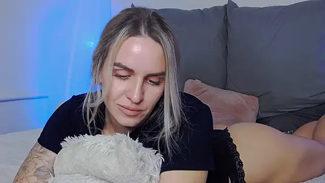 Snapshot of SofiJames chatting on November 26, 2025, 7:08 am SofiJames online show from November 26, 2025, 7:08 am