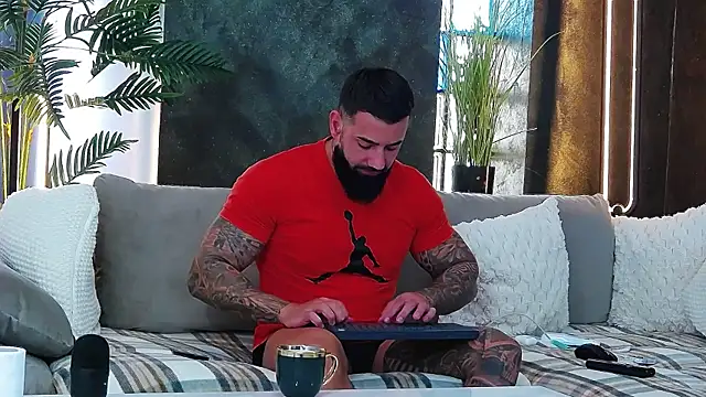 masterkingofmusclee online show from September 25, 2025, 7:47 am