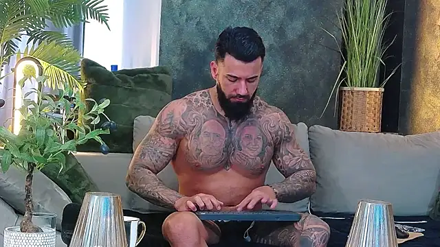 Snapshot of masterkingofmusclee chatting on March 25, 2026, 9:19 am masterkingofmusclee online show from March 25, 2026, 9:19 am