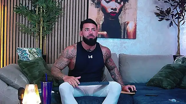 Snapshot of masterkingofmusclee chatting on May 13, 2026, 7:59 am masterkingofmusclee online show from May 13, 2026, 7:59 am