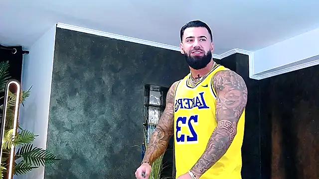 masterkingofmusclee online show from November 10, 2025, 8:52 am