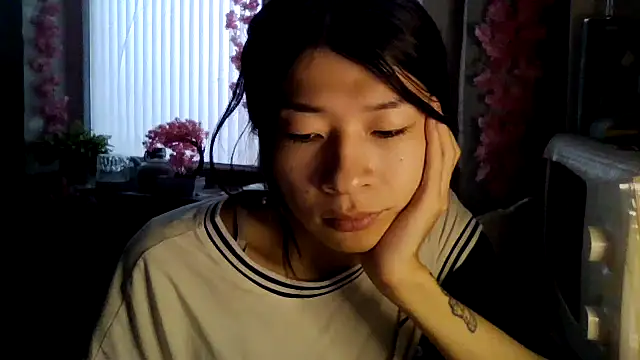 Snapshot of CarlyJoy chatting on October 9, 2025, 12:49 pm CarlyJoy online show from October 9, 2025, 12:49 pm