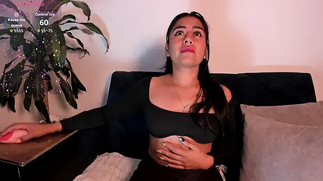 Snapshot of im_amber chatting on October 21, 2025, 1:43 pm im amber online show from October 21, 2025, 1:43 pm