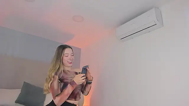 chloe d online show from March 12, 2026, 12:42 pm