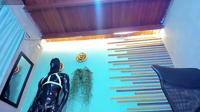 sofiaa ebony online show from November 27, 2025, 1:22 pm