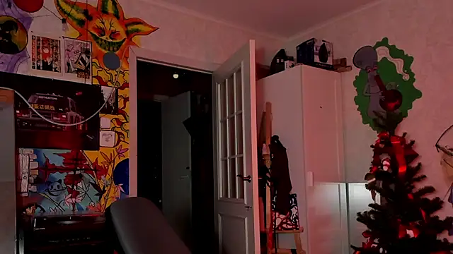 Sunny Mouse  online show from December 17, 2025, 4:34 pm