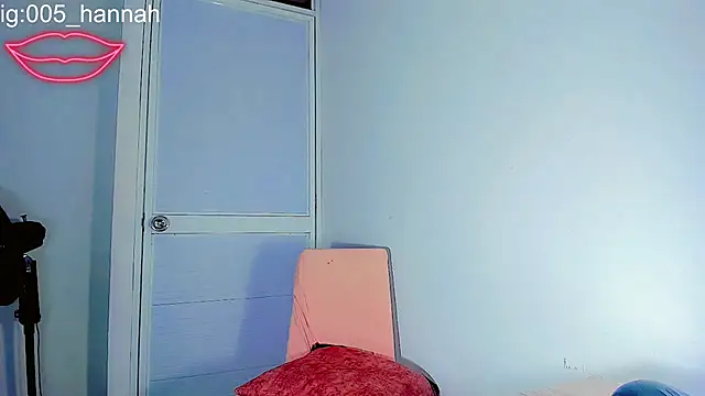 Snapshot of Hannahsmit chatting on October 17, 2025, 6:50 am Hannahsmit online show from October 17, 2025, 6:50 am